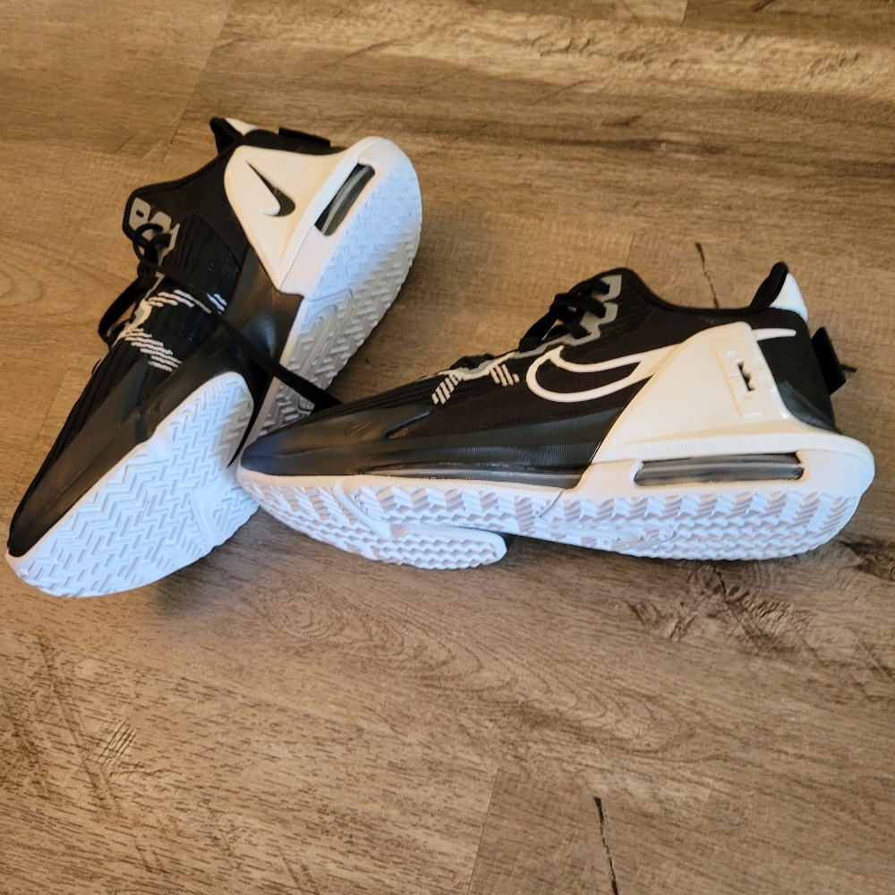 Nike LeBron Witness 6